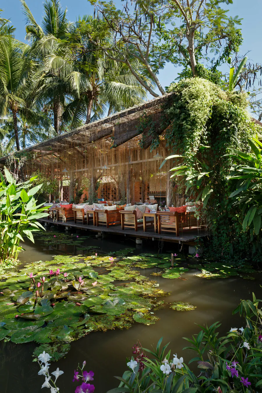 Manda de Laos restaurant ambiance